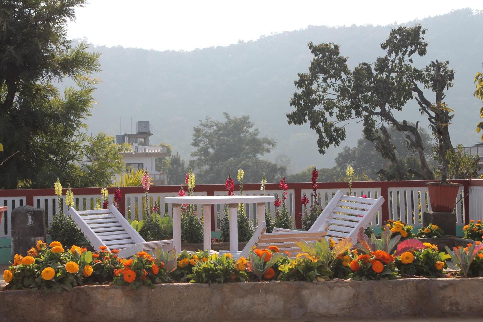 New Pokhara Lodge - Pokhara Lakeside Dış mekan fotoğraf